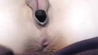 جمال آسيوي يأخذ قضيب وحش بعمق في إباحية صريحة