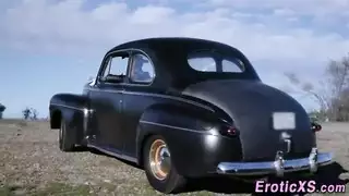 لا تستطيع أن تقول لا للقضيب عندما يكون رجلها يشاهد