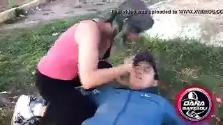 عاهرة القدم xxx: أصابع قدم الشقراء في عمق الشرج والمهبل