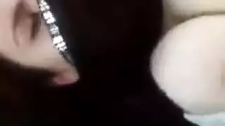 شرموطة بدوية بزاز كبيرة تخون زوجها لتمارس الجنس في السيارة