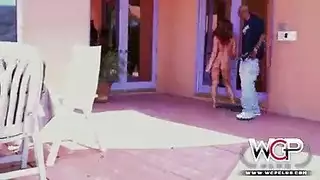 ٨ الفحل الأسود يدك مؤخرتها المستديرة الكبيرة حتى تنفجر