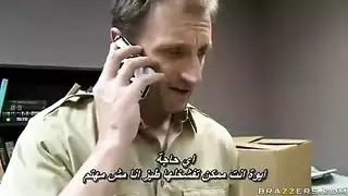 فتاة ذات مؤخرة كبيرة تتعرض لعنف من الخلف