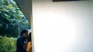 قذف داخلي علني: مضاجعة خلف بناء مهجور