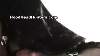 تقيؤ على قضيب ضخم: فم مجبر على الانفتاح على مصراعيه