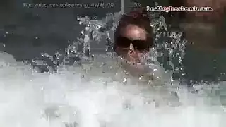 جنس جماعي على شاطئ عاري مع عاهرات عاريات الصدر