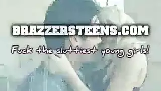 ثدي الشقراء في فمي وأنا أضاجعها بعمق وبقوة