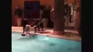 الفتاة العربية السما المصرية تظهر ثدييها الممتلئين في فيديو إباحي صريح