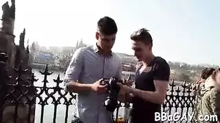 فيديو جنسي مثلي صريح: إيلاج مزدوج وكميات من المني