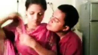 أفلام إباحية هندية صريحة: حرث الحقول وحفر هذه القرية