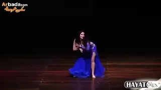 إثارة بالملابس الزرقاء تتحول إلى جلسة إباحية عنيفة