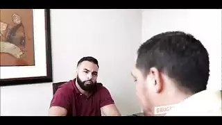 ماراثون بورن عرقي: لاتينية وفحل أسود ينكحون مثل الحيوانات
