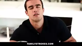 الاخت المراهقة تمص زب اخاها