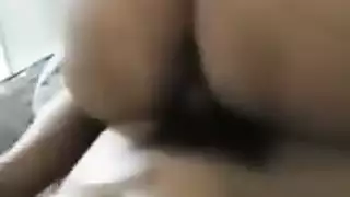 علاقة غرامية مثيرة: زوجة ساخنة تقفز على قضيب عشيقها الجانبي