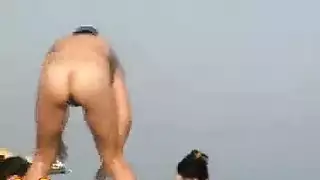 بستاني يقدم جنسًا قاسيًا لمراهقة ملفوفة بالنايلون