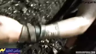 علاقة جنسية جماعية في كهف آكلي لحوم البشر: مأدبة جنسية إباحية رعب