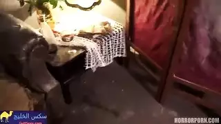 تمديد فتحة مرعبة: زب وحشي في بيت مسكون