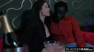 زنجي بنت صغيرة