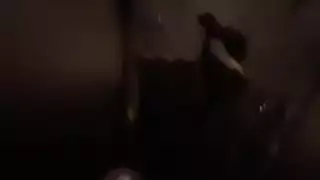 حصلت السيدة باريس ريفر على دسار زجاجي في مؤخرتها ، حتى انتهى بها الأمر غارقة