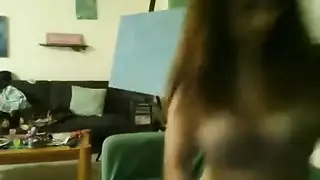 كانت جبهة مورو للهواة المشاغب تفرك بوسها الرطب ، بينما كان شريكها الجديد يركب قضيبها الضخم