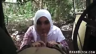 مص محجبة وتقفيش في مشهد إكس إكس إكس بمقعد خلفي