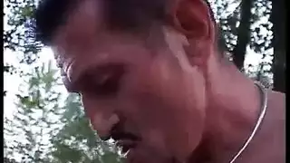 بورن صريح في العام: جنس كلابي قوي مع امرأة ناضجة