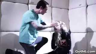 كائن فضائي وحشي في سن المراهقة شعر