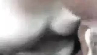 يرضع زنبورها في السيارة و ينيكها نيكة دمار عراقي مع حبيبته