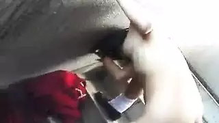 النص الأصلي: فتاة أسيوية جميلة تمص الزب على السلم